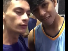 Kiss boys