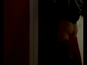 Hétéro de 24 ans vient se faire sucer en gloryhole