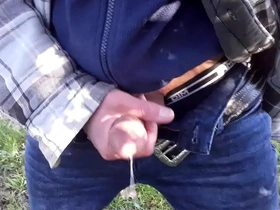 Balade a vélo la bite a l'air arrêt branlette sur le bord du chemin