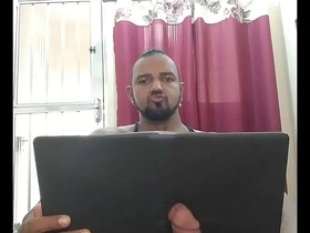 Gozando com o laptop