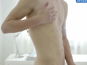 Handsome athletic twink wanking in erotic solo session