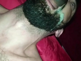 Garganta profunda do puto com gozando, pau e leite de negro